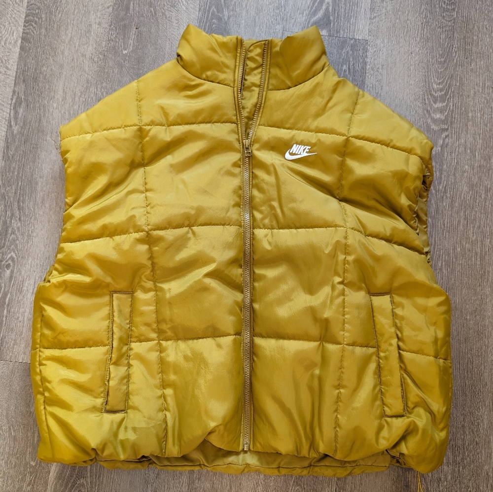 Nike Sportswear Women's Classic Puffer Therma-FIT Loose Vest